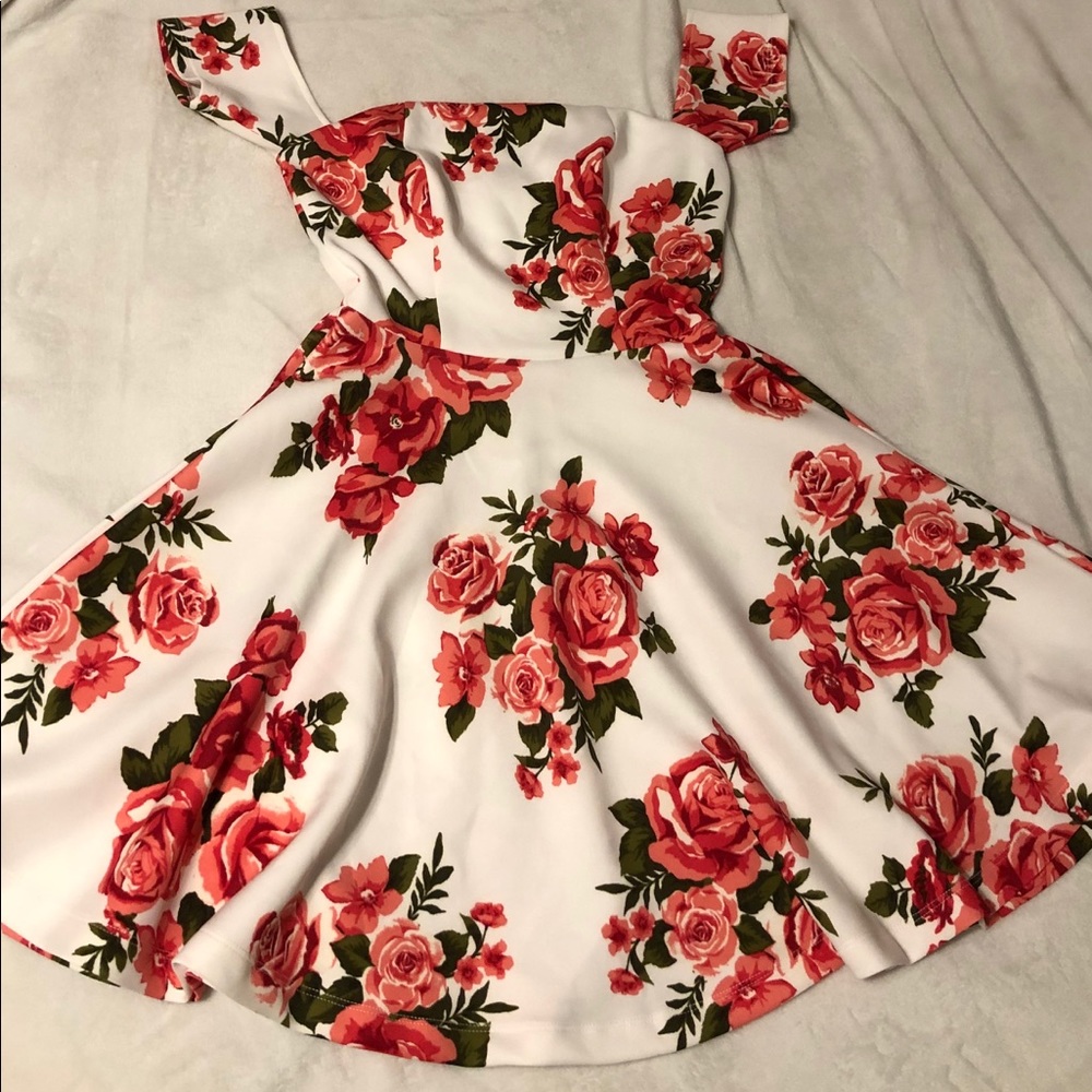 Off the shoulders flower dress